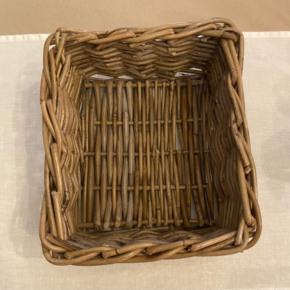Rustic Rattan Basket, grayish brown. - Picture 2 of 10
